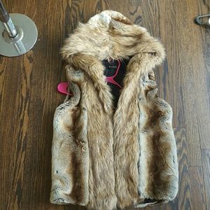 Fake fur Festival hoodie vest